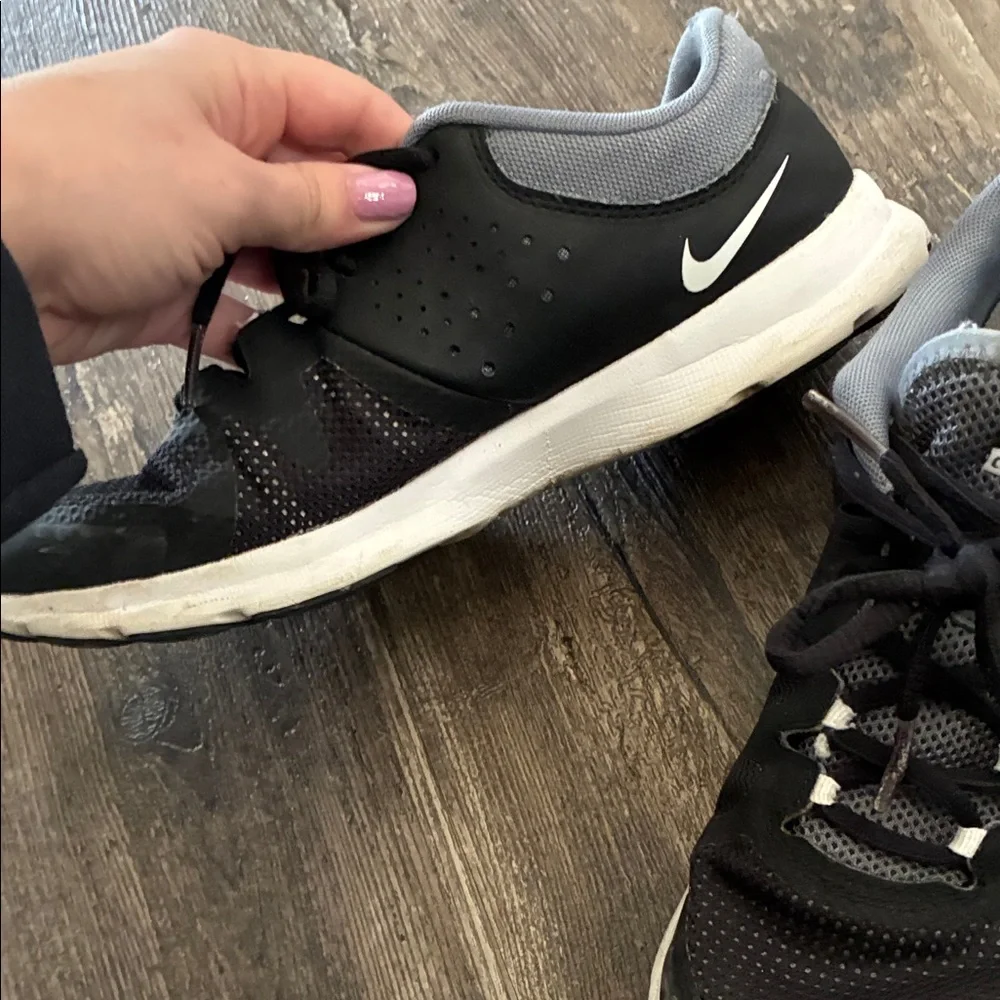 Nike Black and Gray Athletic Sneakers - Picture 9 of 11